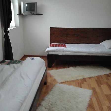 Casa Piscul Lupului Villa Pucioasa Екстериор снимка